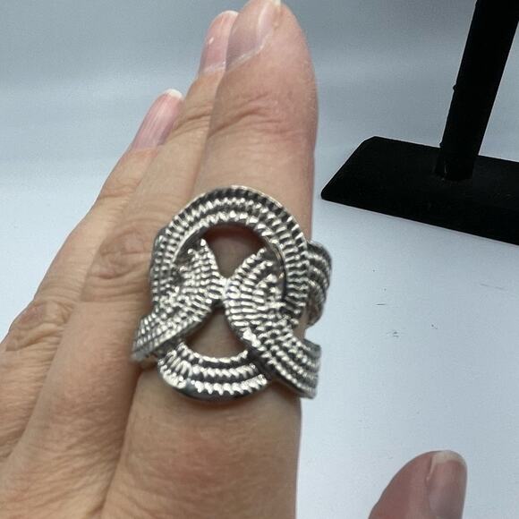 Silver Tone Twist Chunky Ring Band Size 7 - Picture 1 of 7